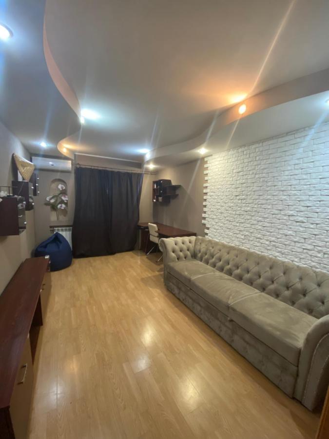 Apartamento Adventure Kiev Exterior foto